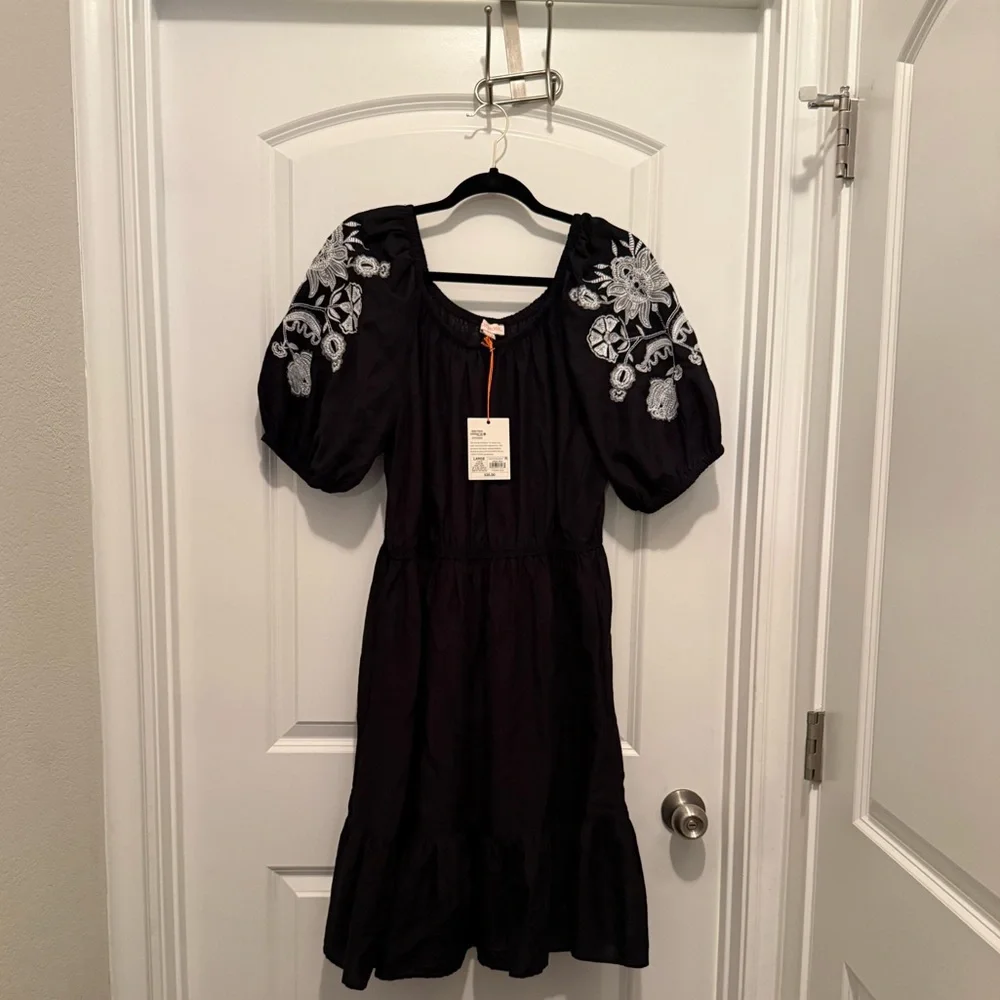 Knox Rose Black Dress - Picture 2 of 6